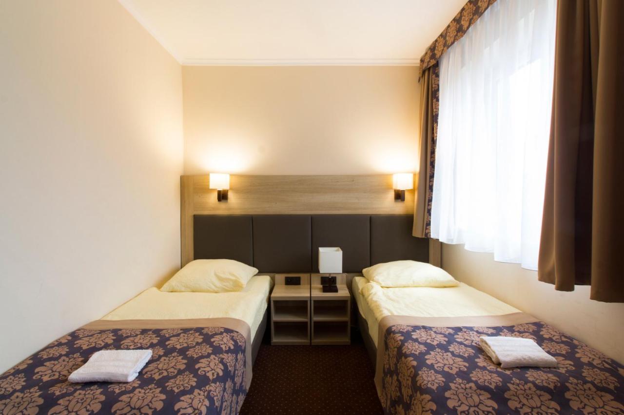 Motel Db2000 Bilgoraj Ngoại thất bức ảnh
