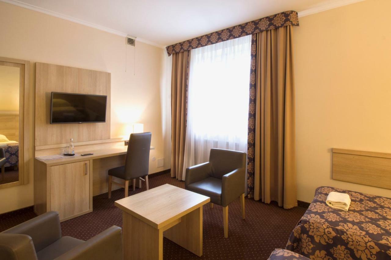 Motel Db2000 Bilgoraj Ngoại thất bức ảnh